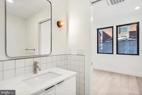 $2,450 | 2007 Cambridge Street, Unit 10, Philadelphia, PA 19130