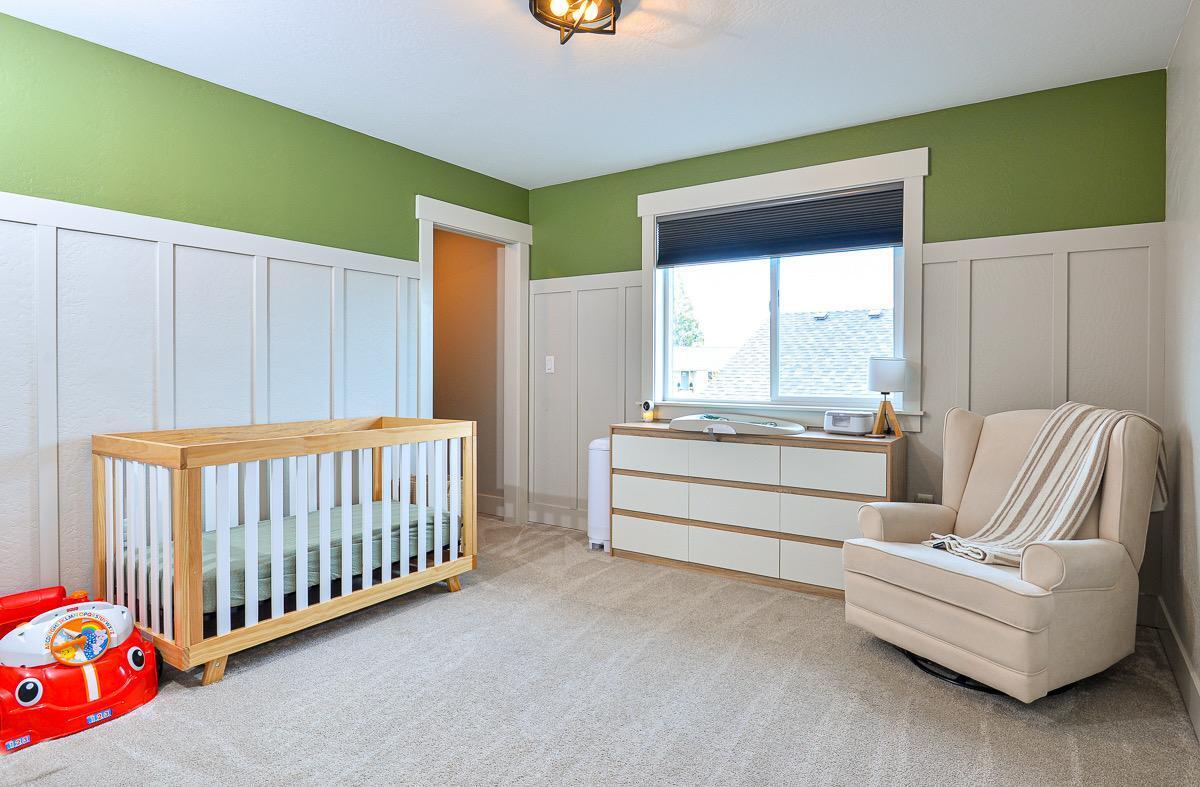 1029 Brandon Way Phoenix, OR 97535 - Photo 29 of 75 2nd bedroom with walk-in closet