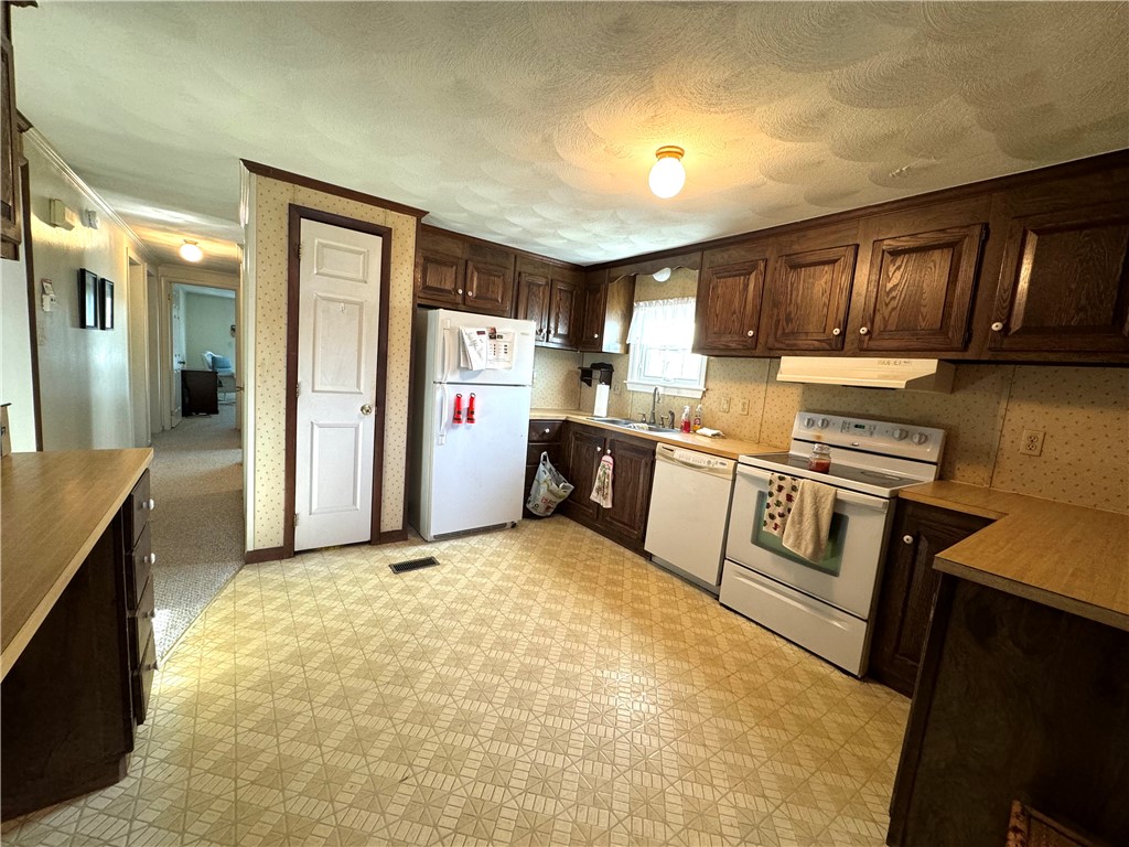15 Queens Road Attleboro, MA 02703 - Photo 13 of 26