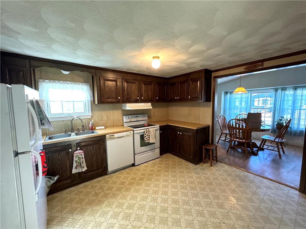 15 Queens Road Attleboro, MA 02703 - Photo 14 of 26