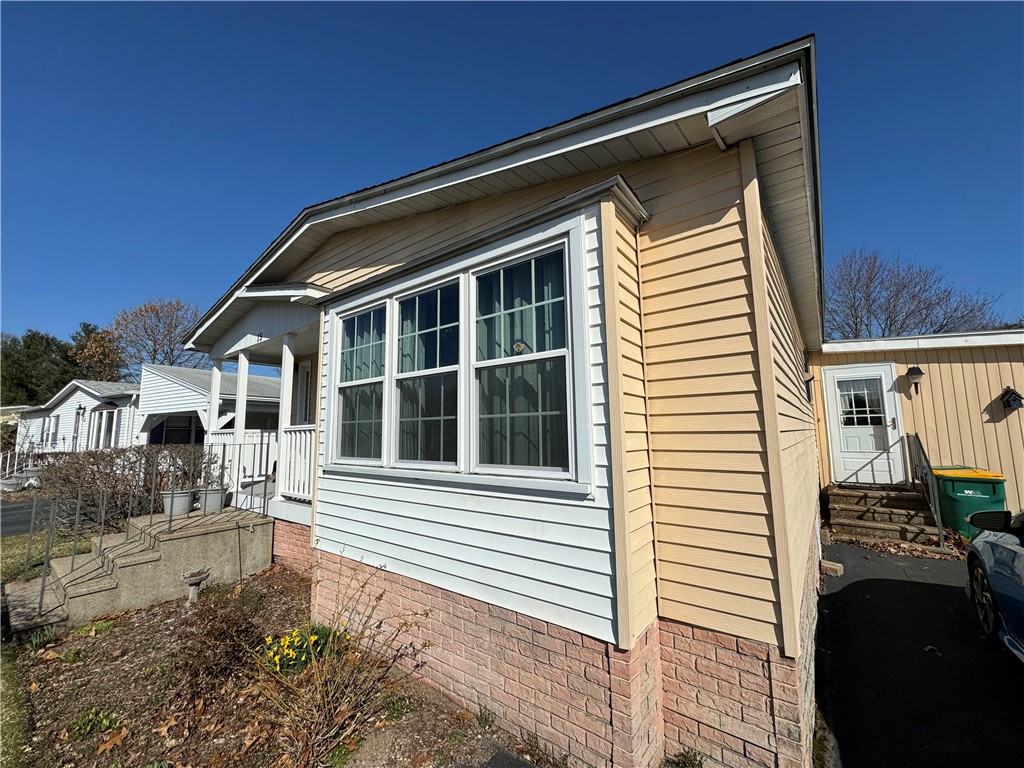 15 Queens Road Attleboro, MA 02703 - Photo 4 of 26