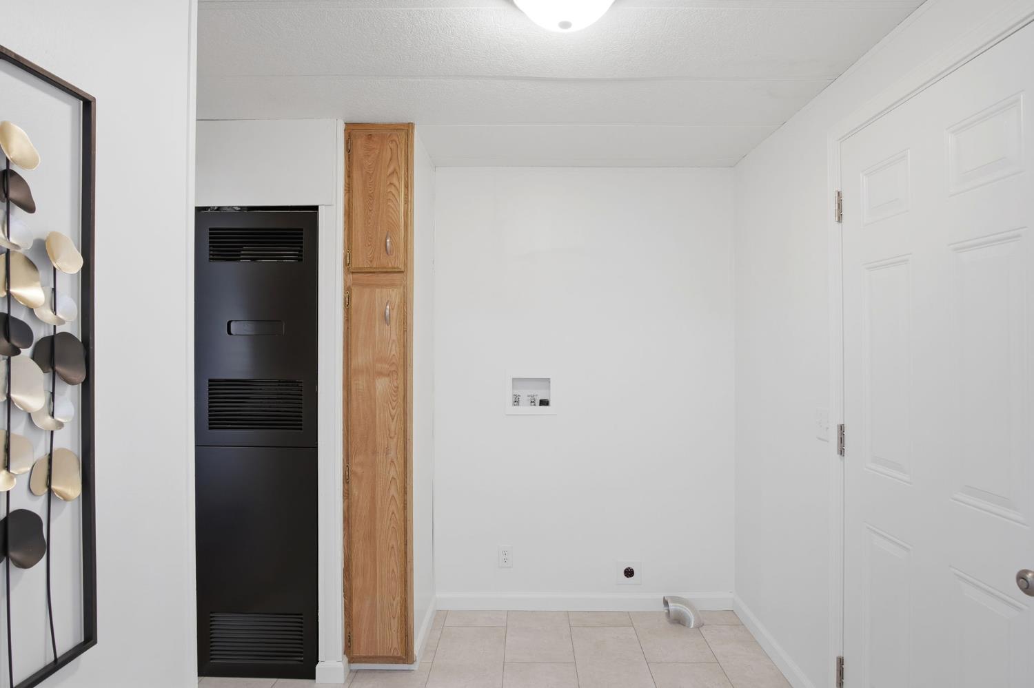 1428 Playground Way Modesto, CA 95355 - Photo 7 of 29 a view of bathroom