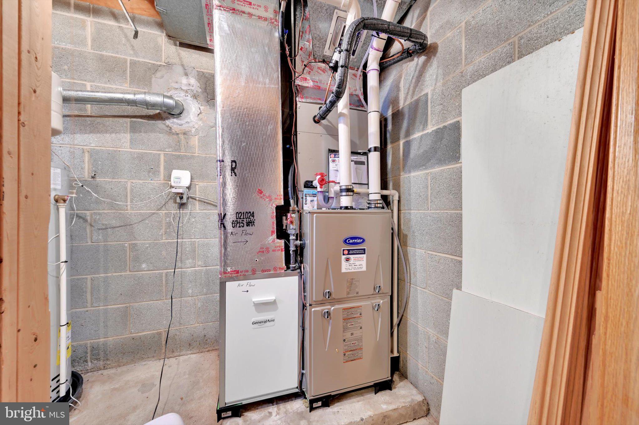 1546 Singer Road Wyomissing, PA 19610 - Photo 31 of 40 a utility room with dryer and washer