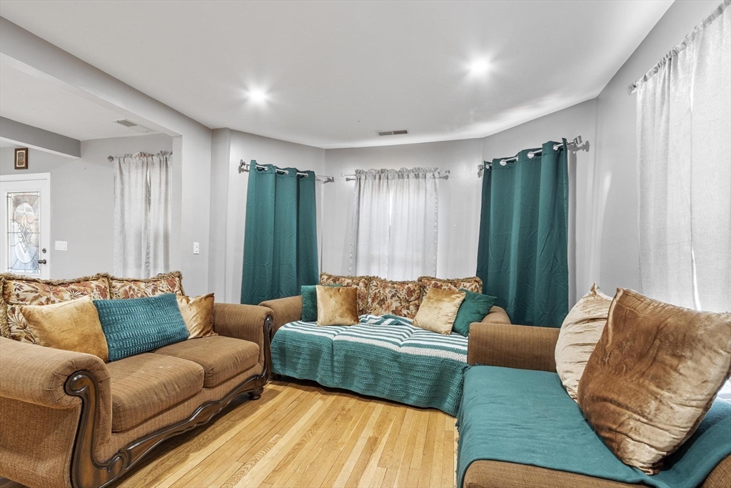 38 Burdette Road Dracut, MA 01826 - Photo 4 of 39