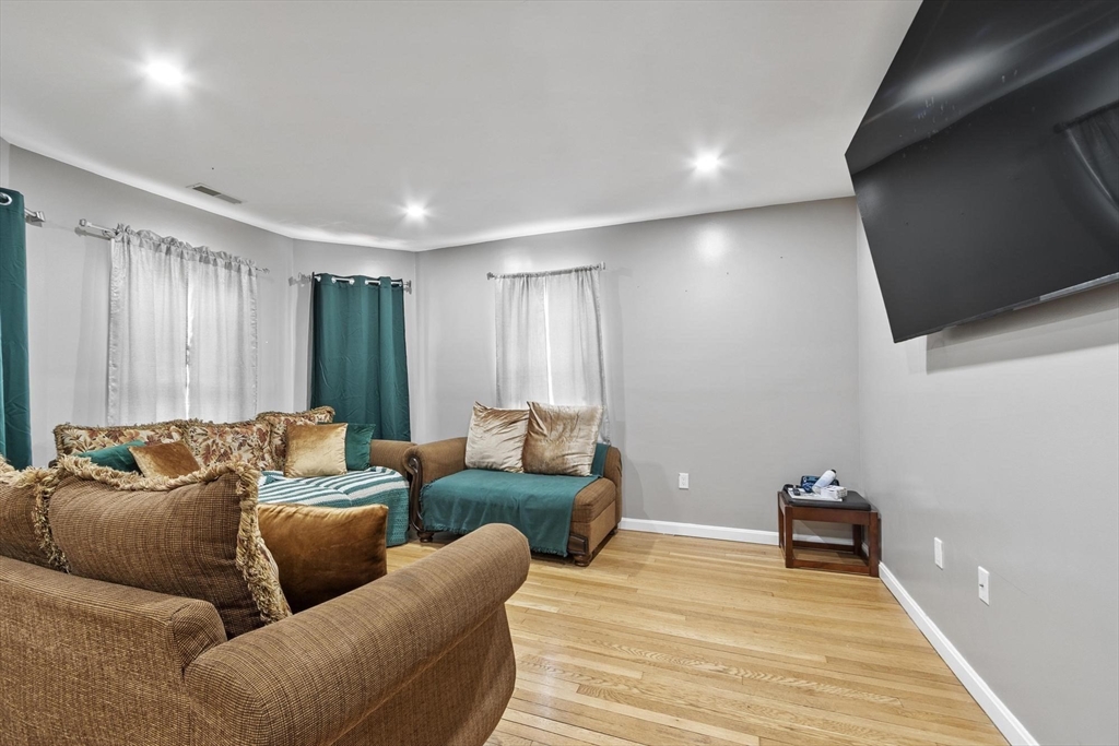 38 Burdette Road Dracut, MA 01826 - Photo 5 of 39