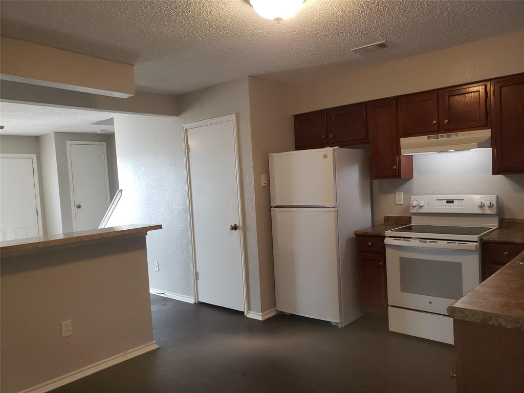644 South Rogers Road Irving, TX 75060 - Photo 8 of 19