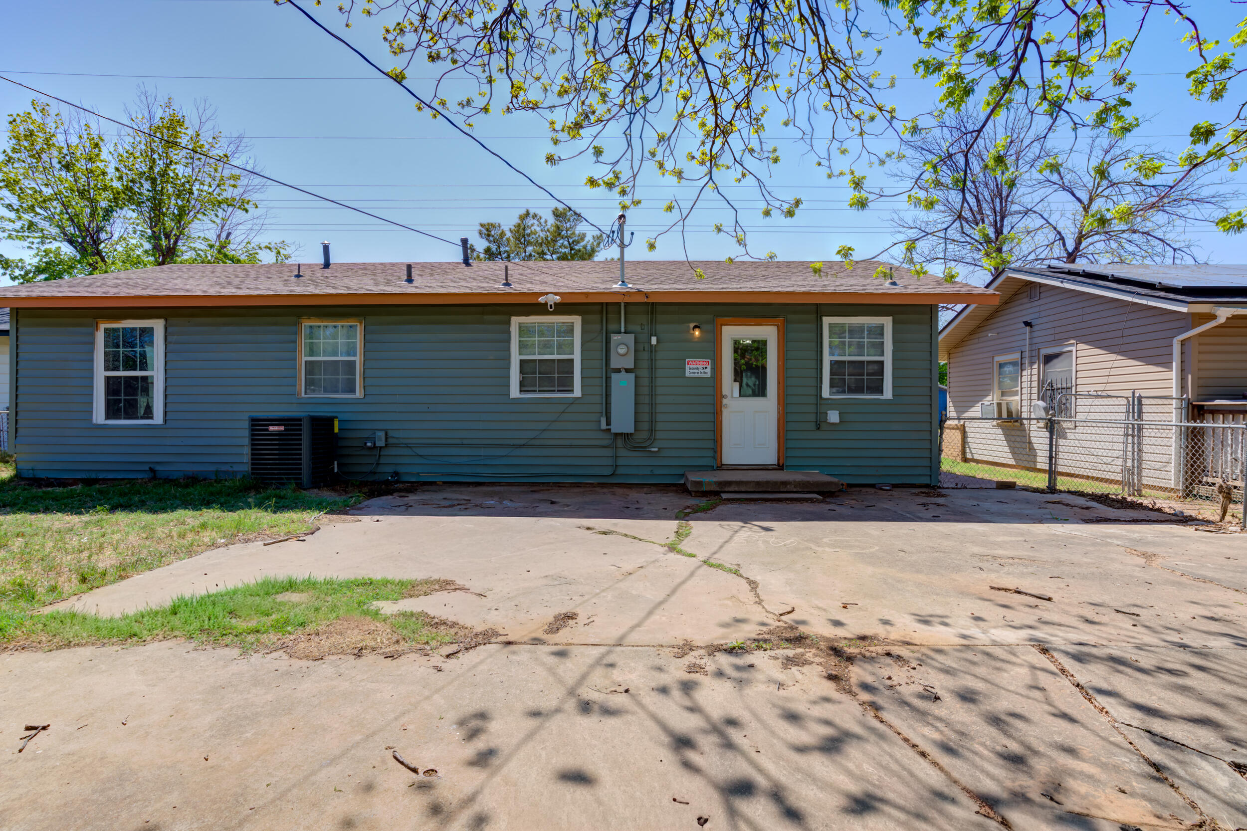 4609 Elgin Avenue Lubbock, TX 79413 - Photo 45 of 46 front view of a house