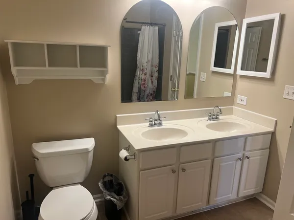 $2,300 | 2059 Orchard Lane, Carpentersville, IL 60110