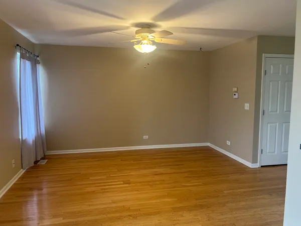 $2,300 | 2059 Orchard Lane, Carpentersville, IL 60110