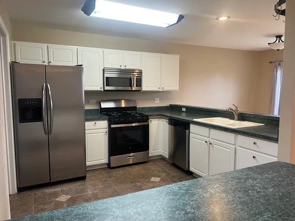 $2,300 | 2059 Orchard Lane, Carpentersville, IL 60110