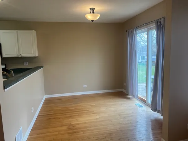 $2,300 | 2059 Orchard Lane, Carpentersville, IL 60110