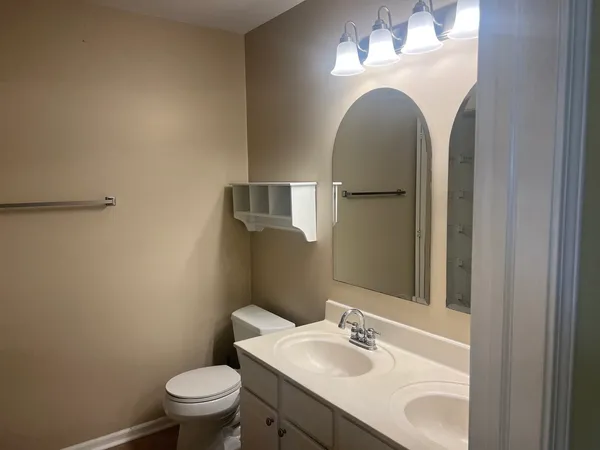 $2,300 | 2059 Orchard Lane, Carpentersville, IL 60110