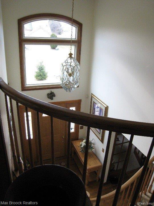 1613 Farnborough Drive Rochester, MI 48307 - Photo 5 of 18 Entry from second floor