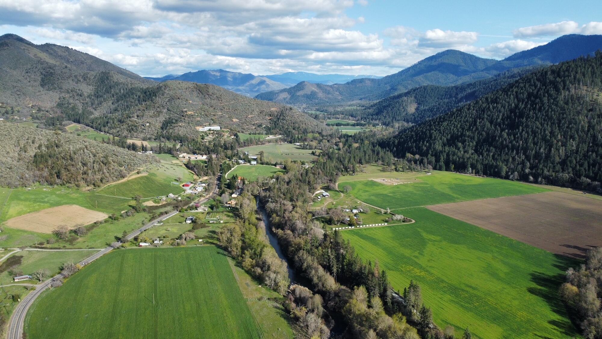 18798 North Applegate Road Grants Pass, OR 97527 - Photo 1 of 34 01