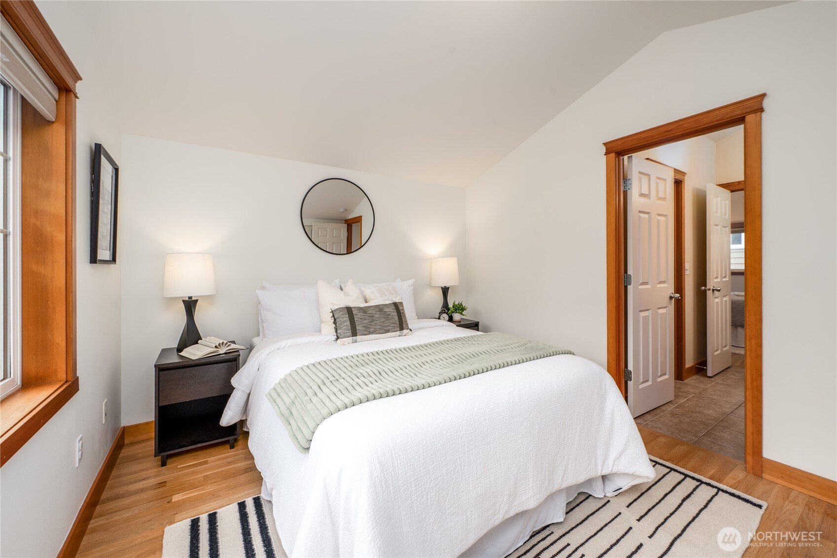 8517 Stone Avenue North, Unit B Seattle, WA 98103 - Photo 15 of 24