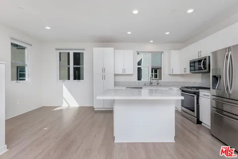 $5,000 | 2700 East Chaucer Street, Unit 34, Los Angeles, CA 90065