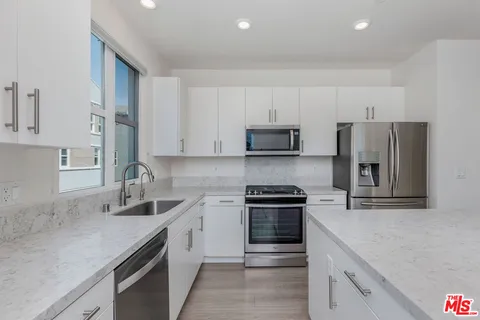 $5,000 | 2700 East Chaucer Street, Unit 34, Los Angeles, CA 90065