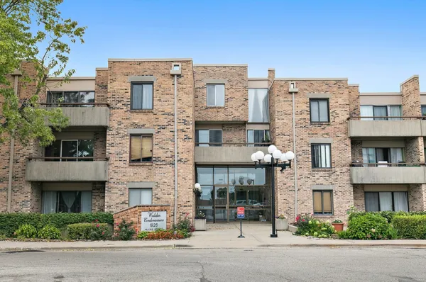 $220,000 | 1926 Prairie Square, Unit 210B, Schaumburg, IL 60173