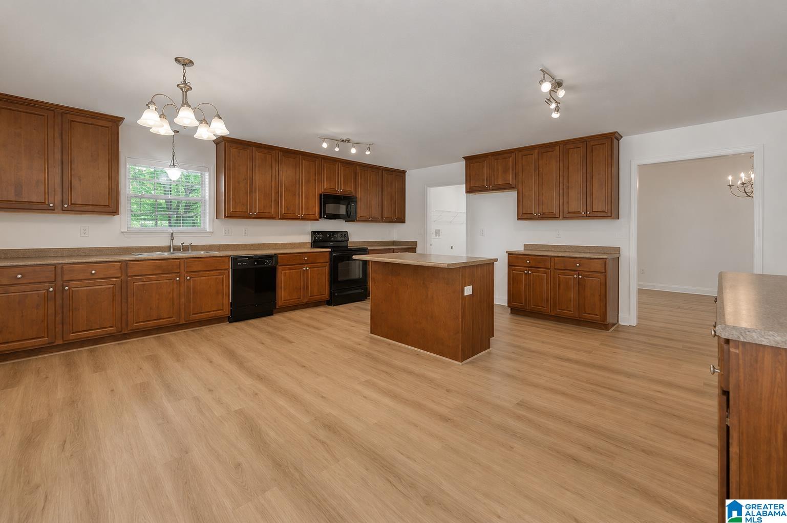 357 Tanglewood Circle Alabaster, AL 35007 - Photo 11 of 28