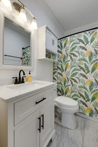 a close up view of washer and dryer