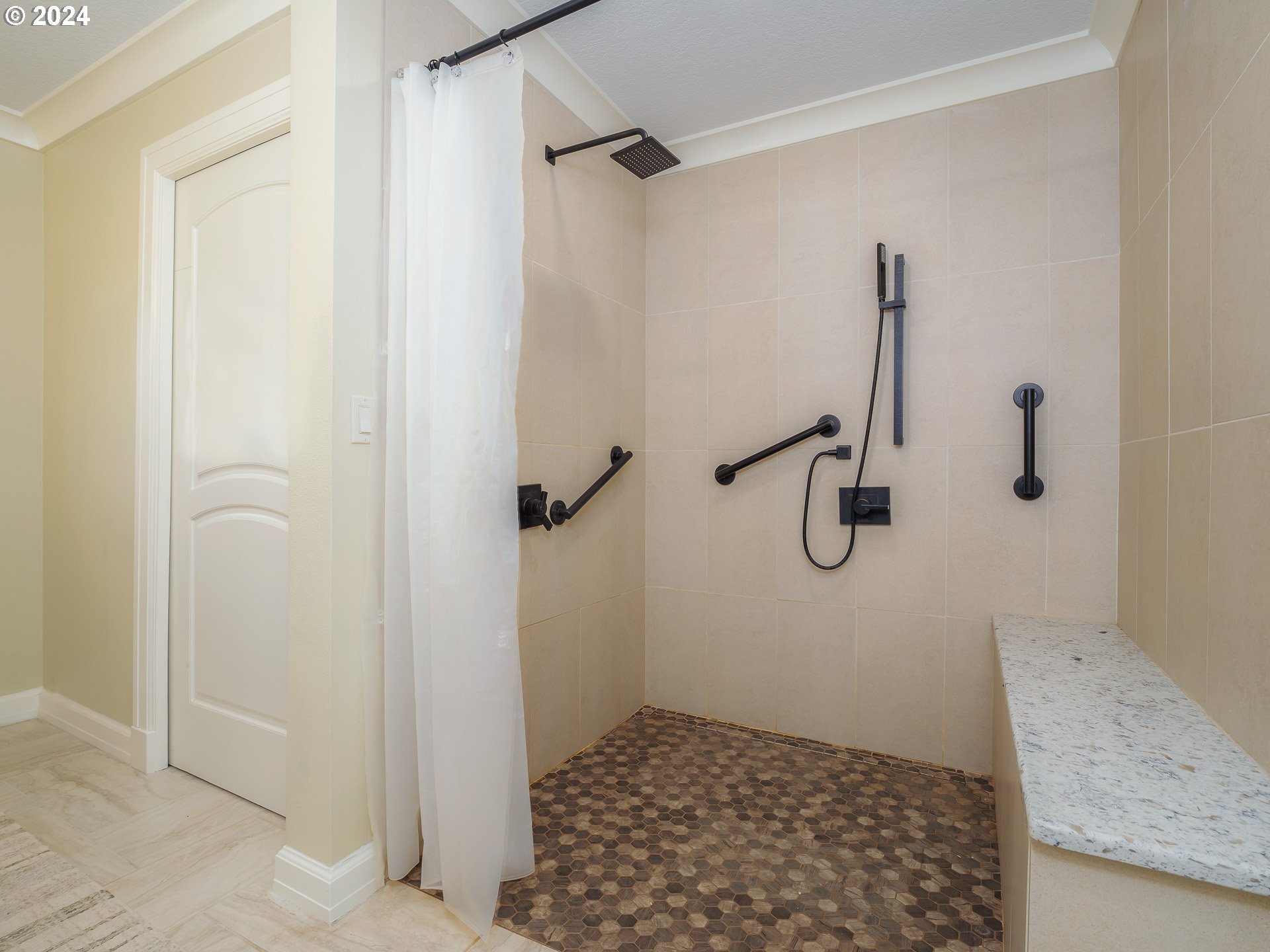 25200 Southwest McConnell Road Sherwood, OR 97140 - Photo 25 of 48 Bathroom, Attached