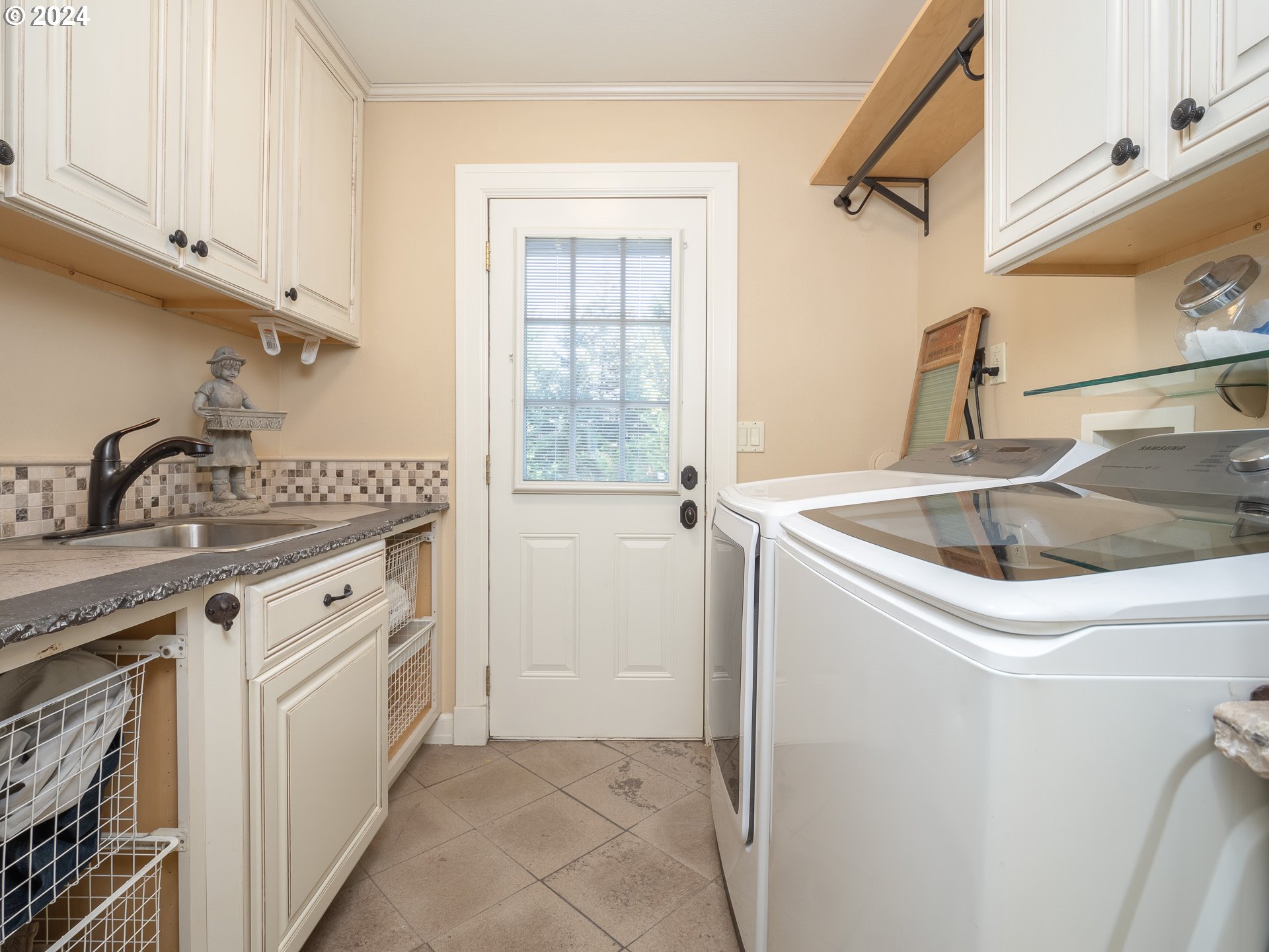 25200 Southwest McConnell Road Sherwood, OR 97140 - Photo 27 of 48 Laundry