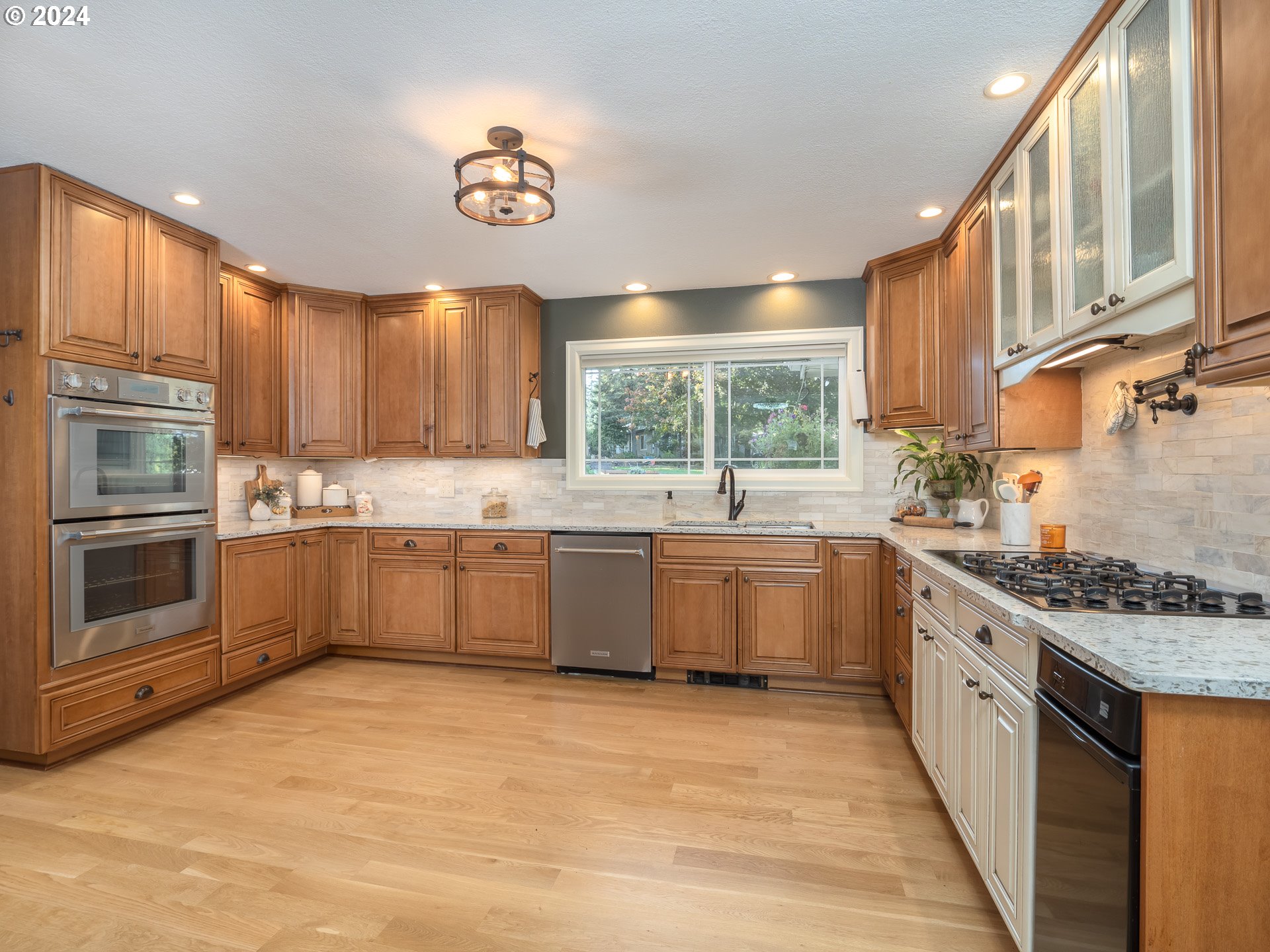 25200 Southwest McConnell Road Sherwood, OR 97140 - Photo 8 of 48 Kitchen