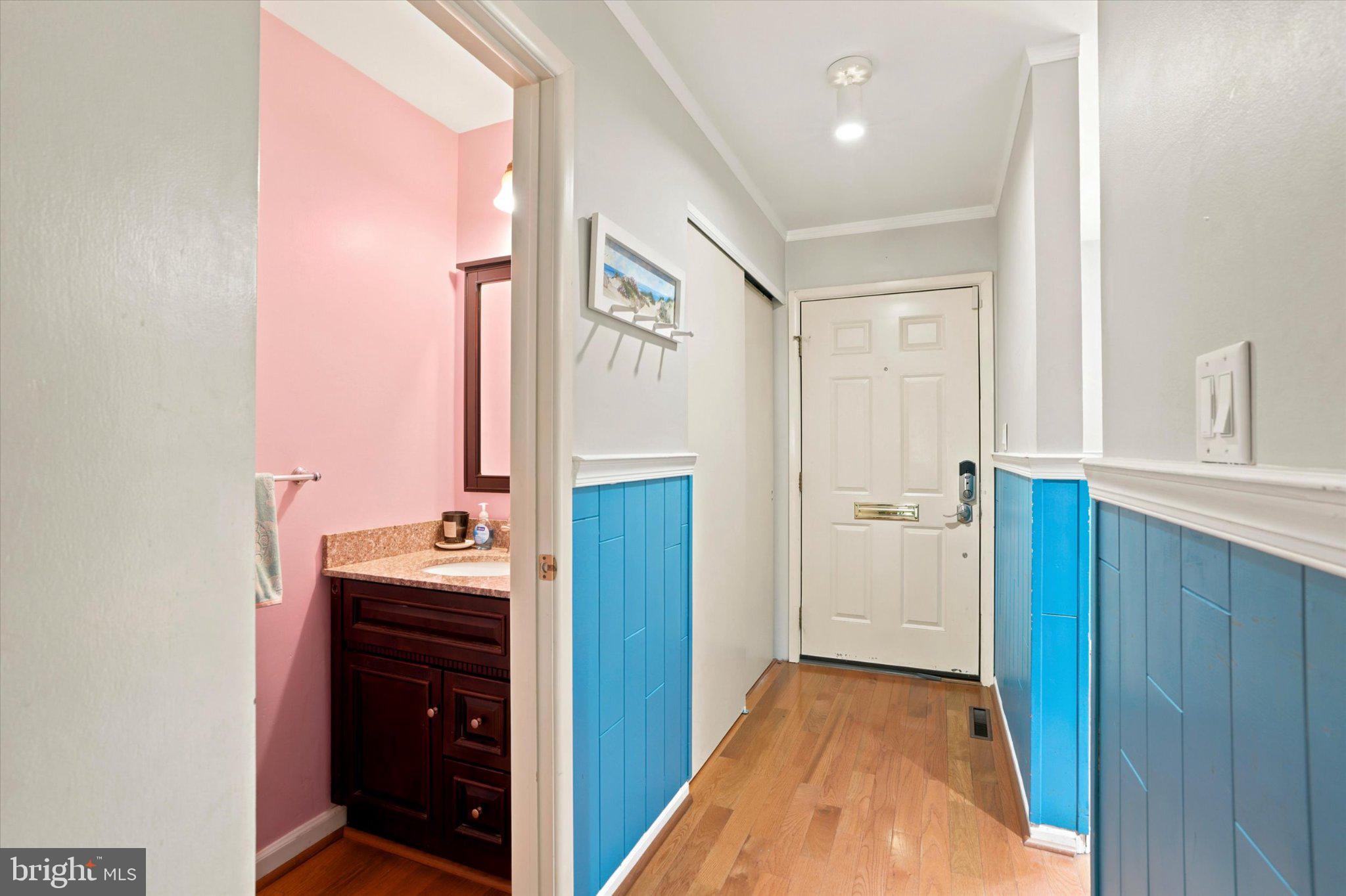 18 Medinah Drive Reading, PA 19607 - Photo 11 of 25 Charming hallway with vibrant accents.