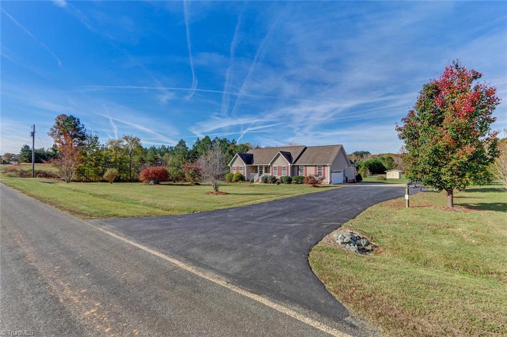 8027 Pritchett Road Browns Summit, NC 27214 - Photo 5 of 30 Gallery Image 5