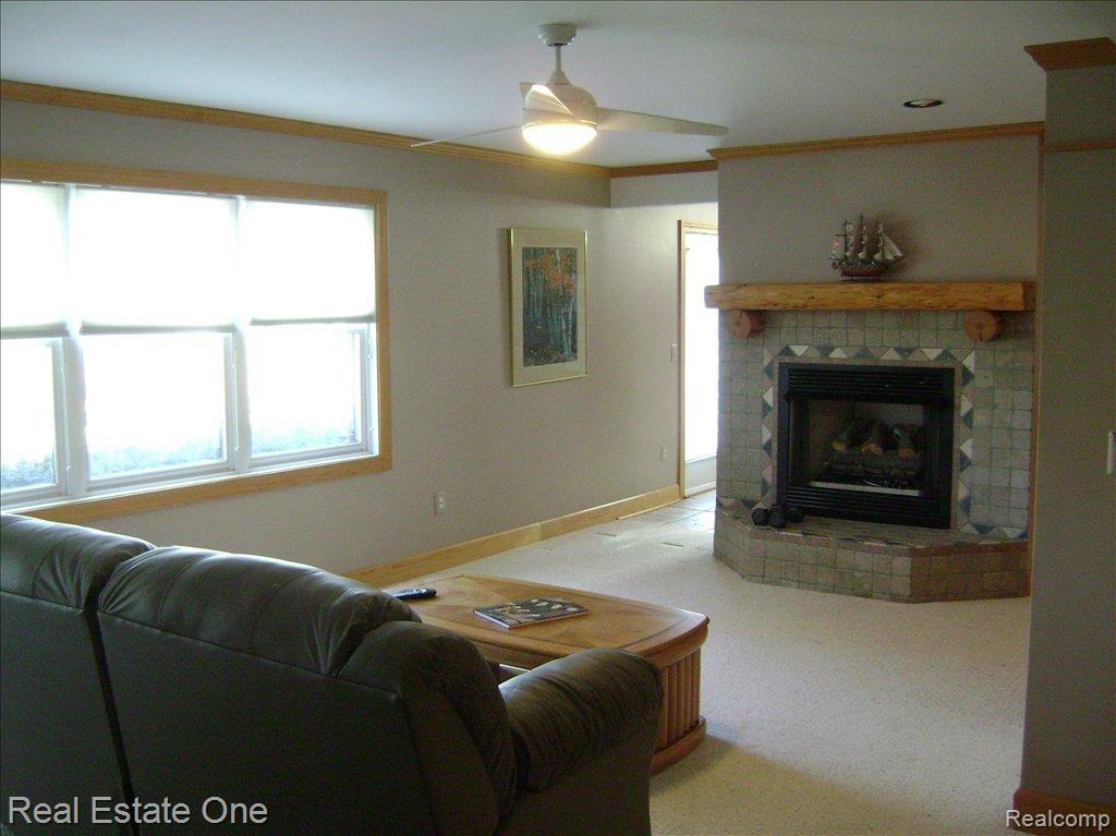3259 Fulham Drive Rochester, MI 48309 - Photo 7 of 12 Family Room/Stone FP