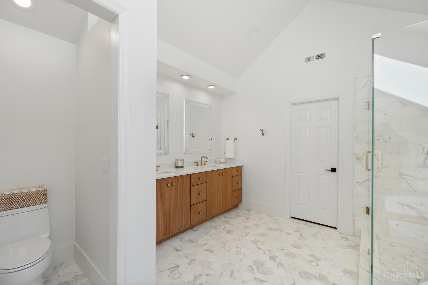 8205 Blome Road Cincinnati, OH 45243 - Photo 17 of 42 Gallery Image 17