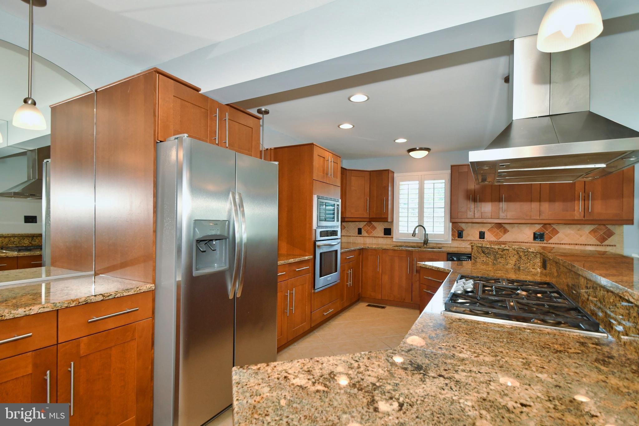 3835 Annadale Road Baltimore, MD 21222 - Photo 23 of 53 Kitchen-lots of cabinets and large island