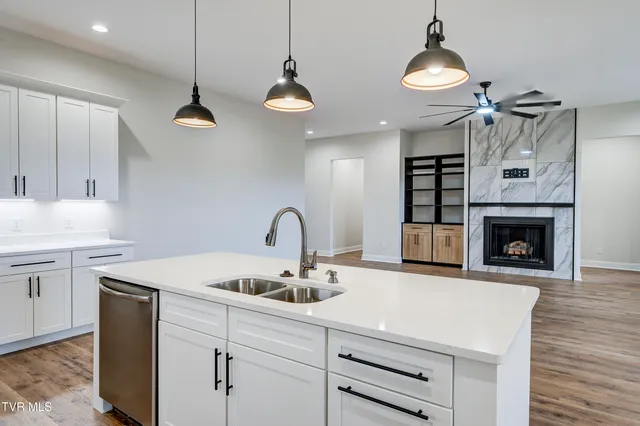 $699,900 | 880 Granby Road, Kingsport, TN 37660