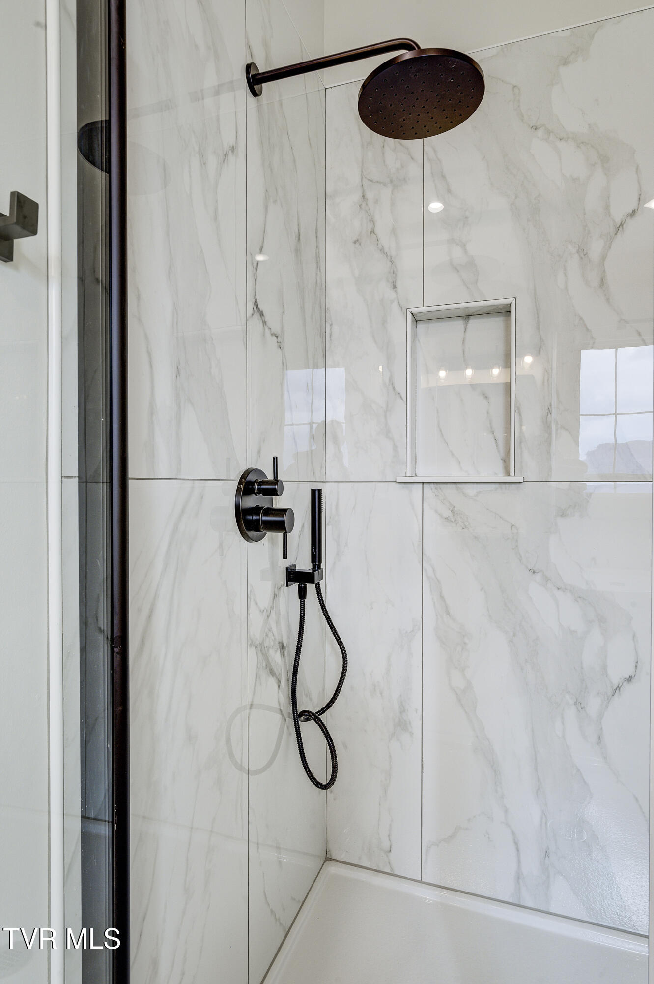 880 Granby Road Kingsport, TN 37660 - Photo 35 of 69 Granby880--24