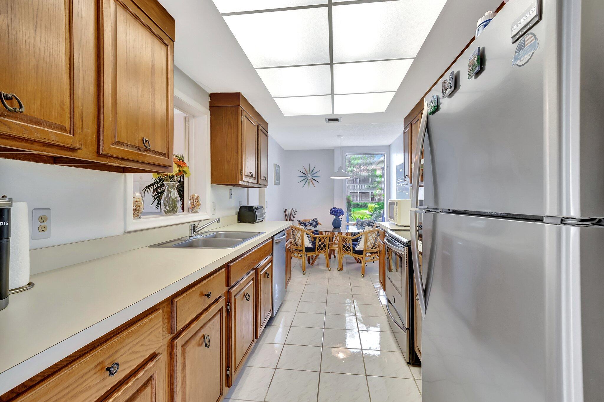 19819 Boca W Drive, Unit 4033 Boca Raton, FL 33434 - Photo 18 of 58 Kitchen