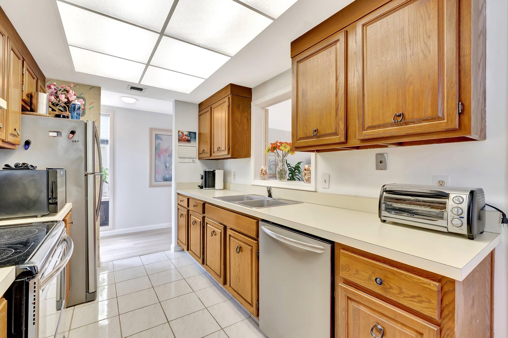 19819 Boca W Drive, Unit 4033 Boca Raton, FL 33434 - Photo 21 of 58 Kitchen