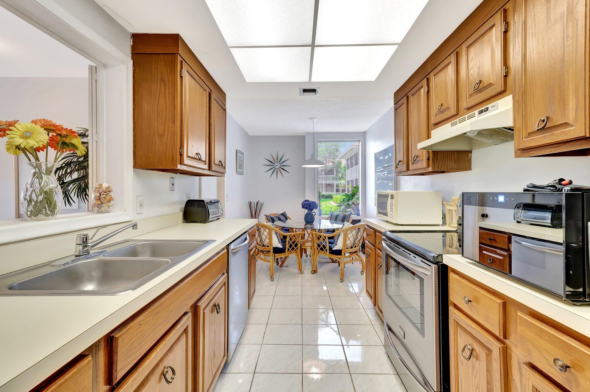 19819 Boca W Drive, Unit 4033 Boca Raton, FL 33434 - Photo 4 of 58 Kitchen