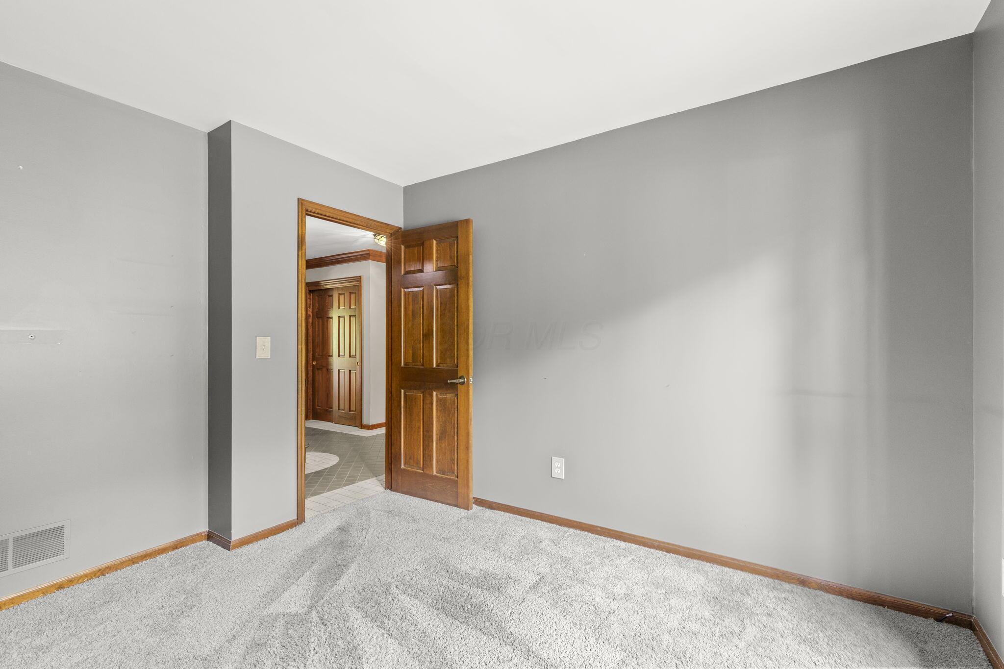1161 Riva Ridge Boulevard Columbus, OH 43230 - Photo 6 of 60 DEN / OFFICE