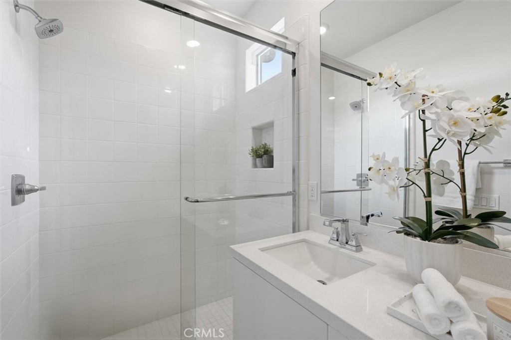 361 Gelding Way Rancho Mission Viejo, CA 92694 - Photo 43 of 59 a bathroom with a sink and a mirror