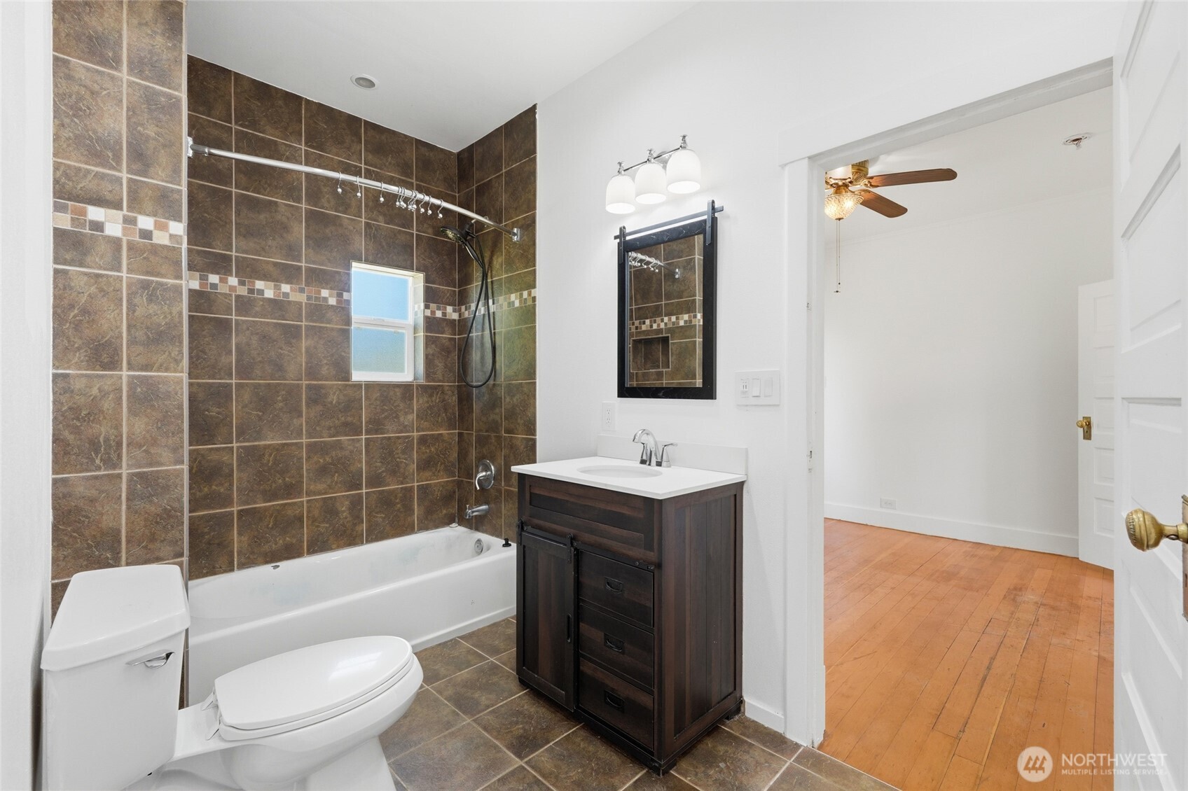 2312 Baker Avenue Everett, WA 98201 - Photo 13 of 37