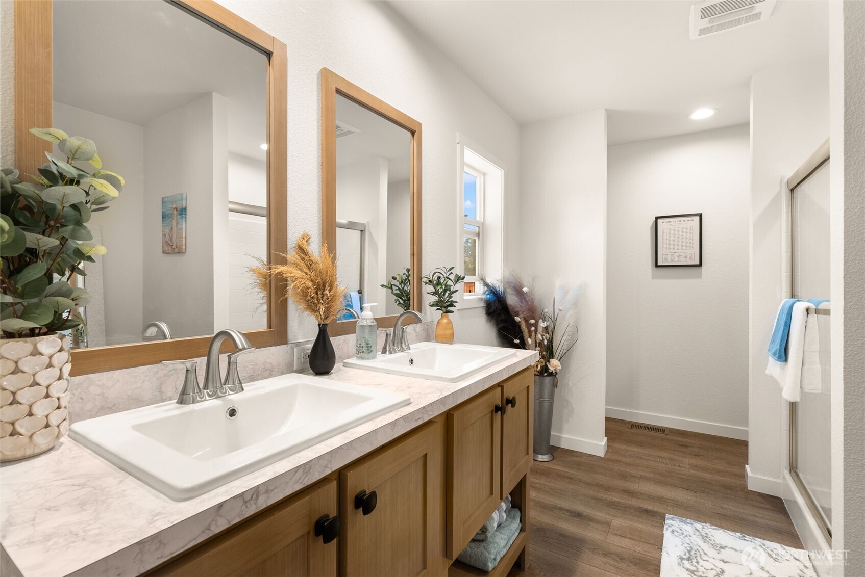 1088 Koontz Road Napavine, WA 98532 - Photo 15 of 36 a bathroom with a sink and a mirror
