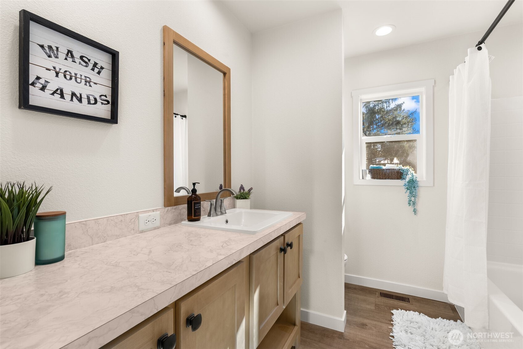 1088 Koontz Road Napavine, WA 98532 - Photo 18 of 36 a bathroom with a sink and a mirror