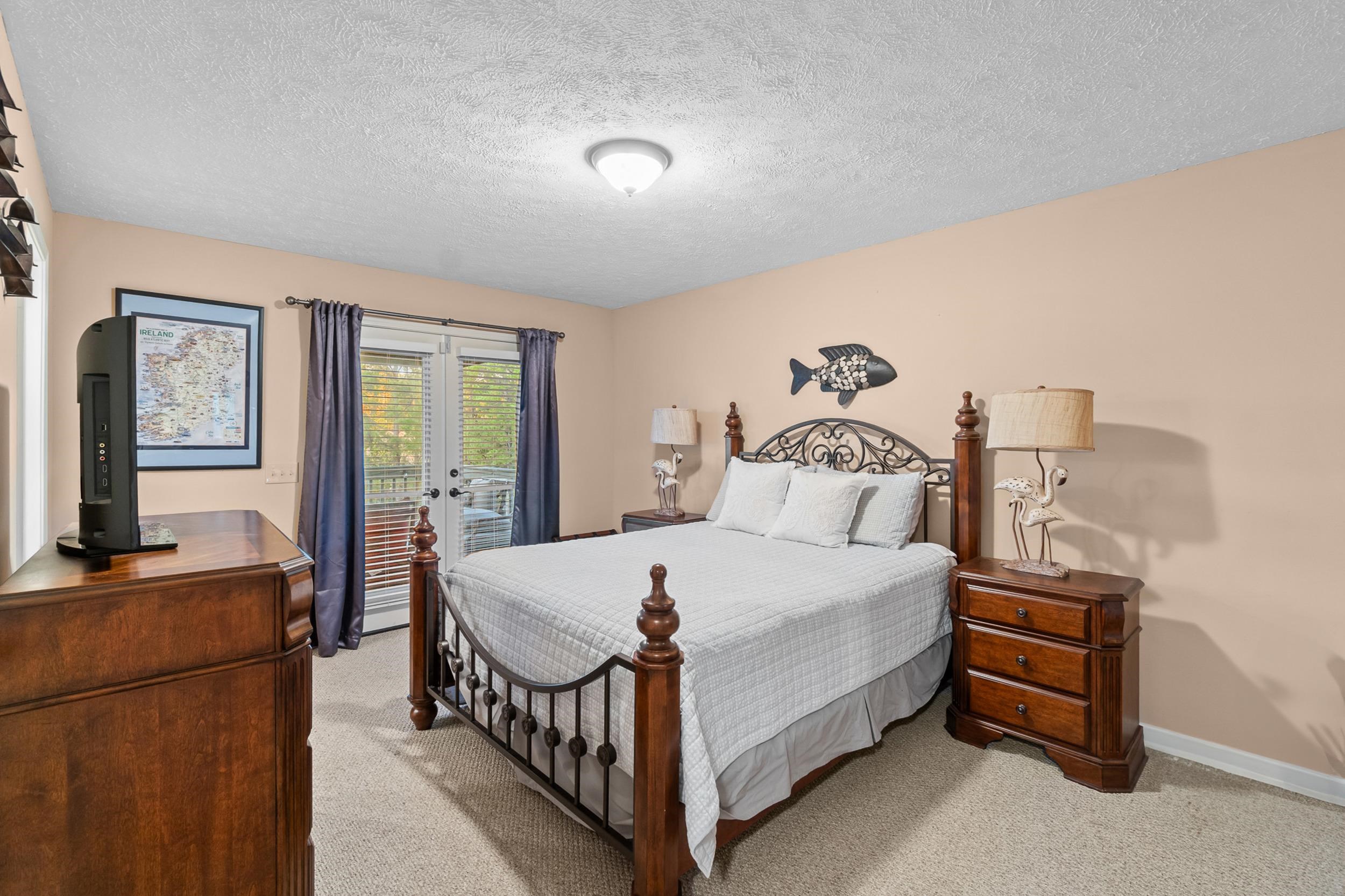 15 Marina Point Circle Iuka, MS 38852 - Photo 10 of 24 a bedroom with a bed and a table