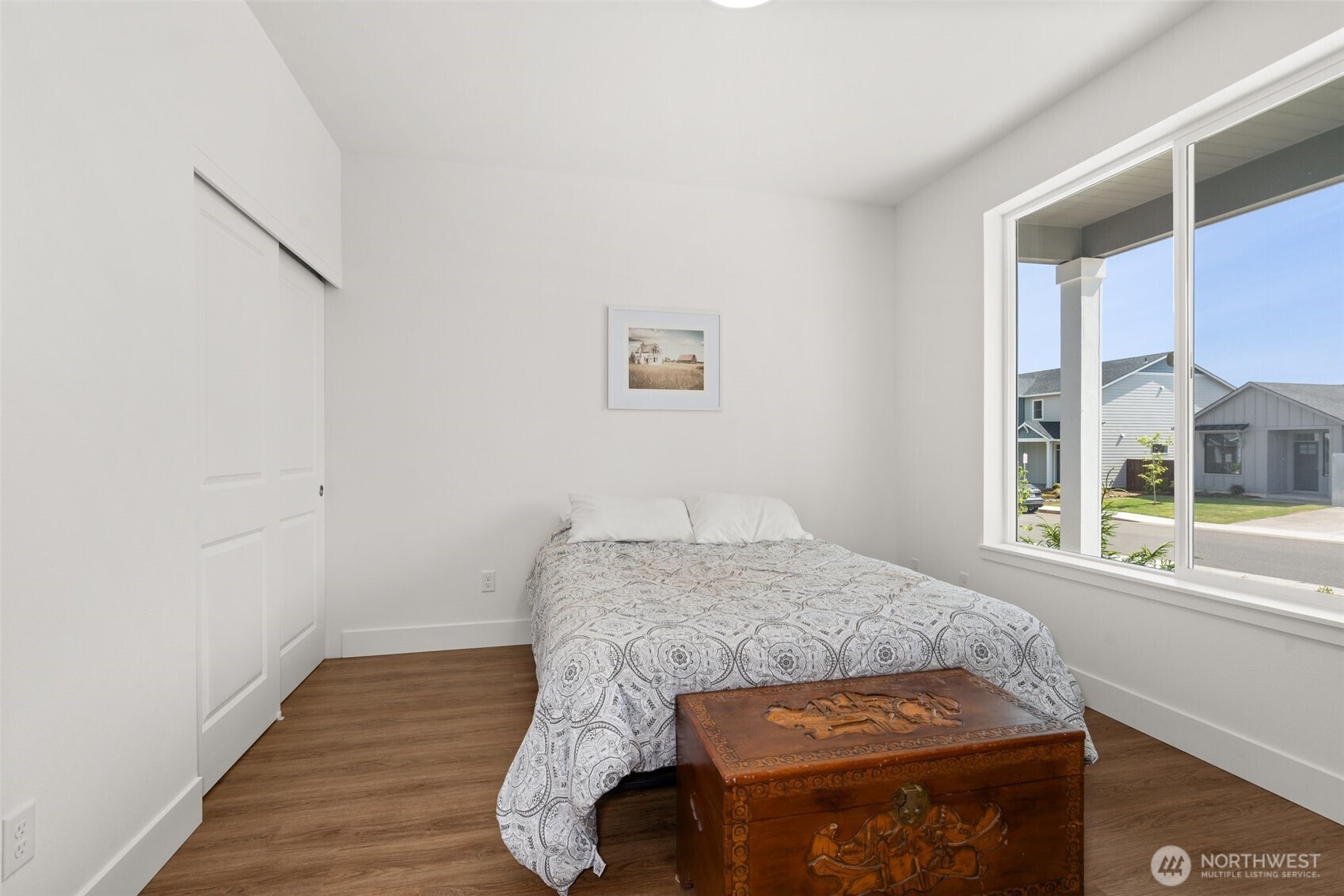 501 Pagget Avenue Winlock, WA 98596 - Photo 20 of 30 a bedroom with a bed and a window