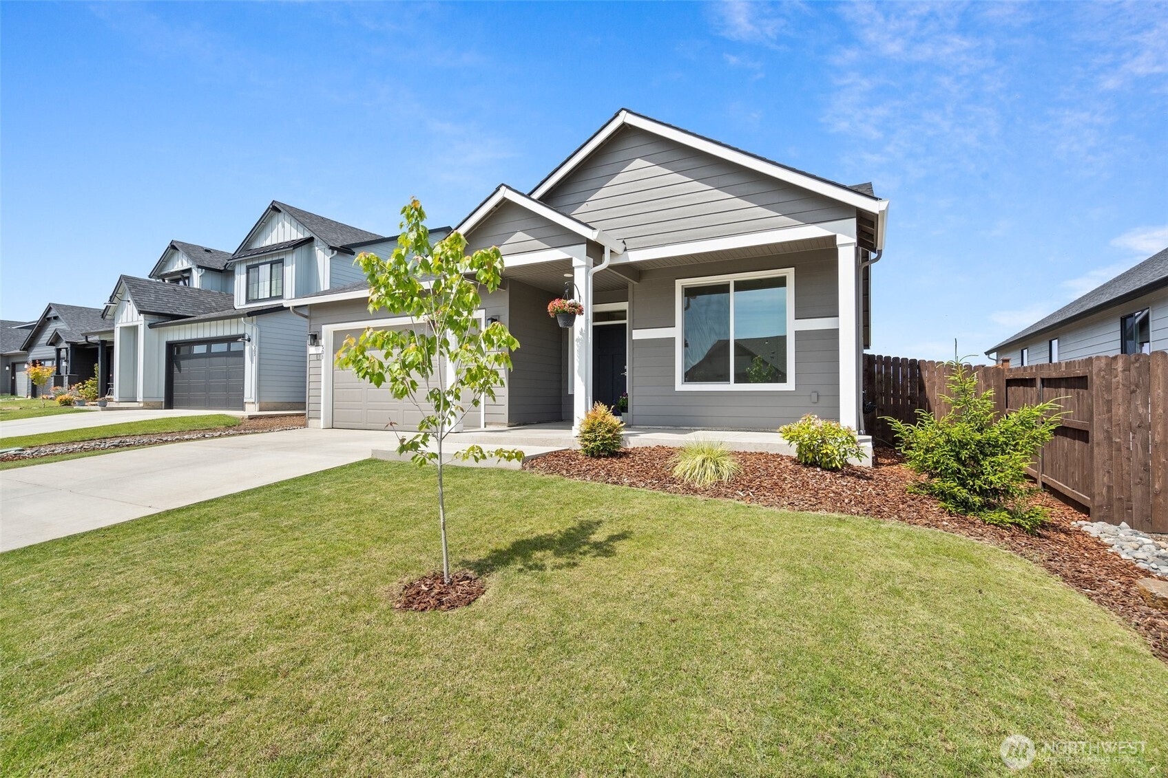 501 Pagget Avenue Winlock, WA 98596 - Photo 3 of 30 a front view of a house with garden