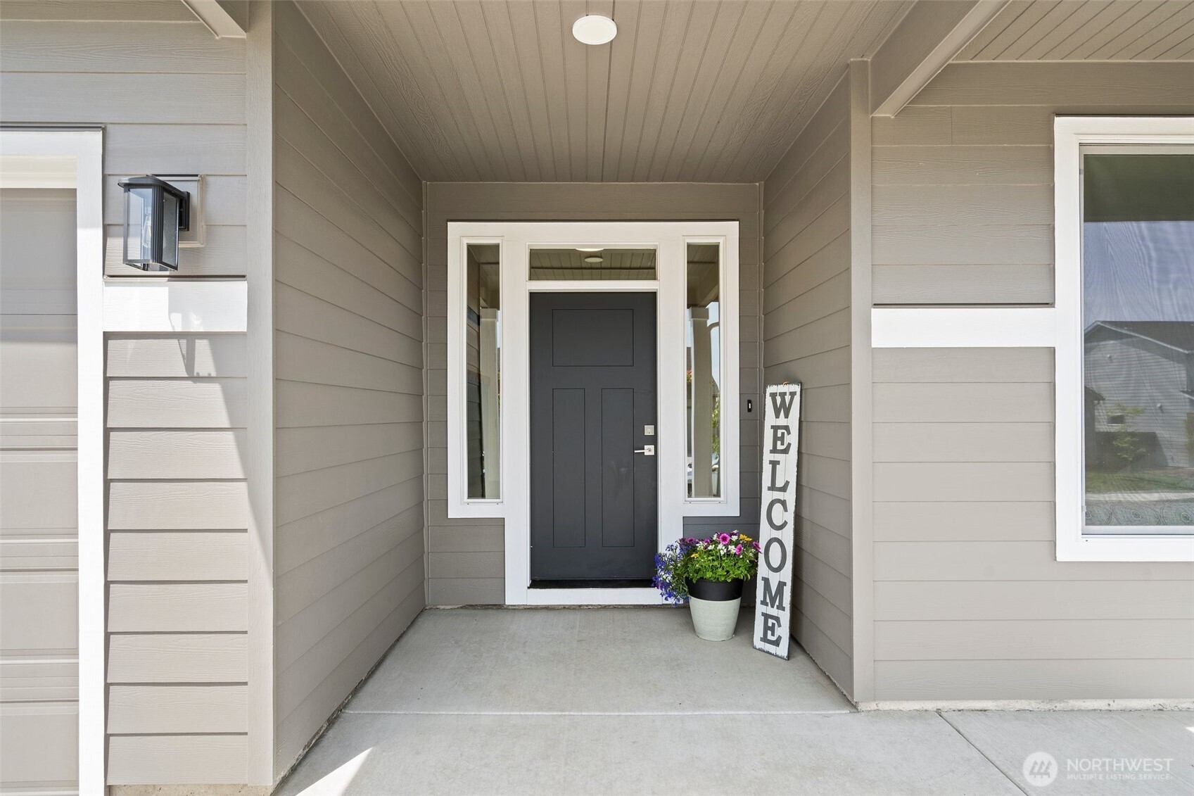 501 Pagget Avenue Winlock, WA 98596 - Photo 4 of 30 a view of an entryway of the house