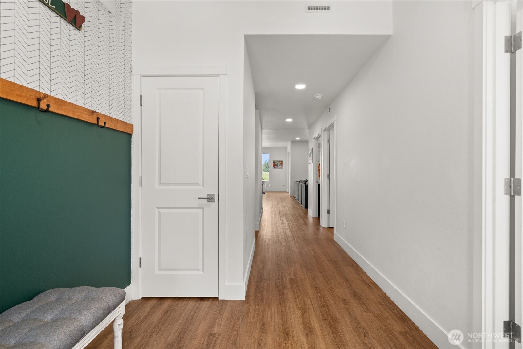 501 Pagget Avenue Winlock, WA 98596 - Photo 6 of 30 a view of a hallway with wooden floor