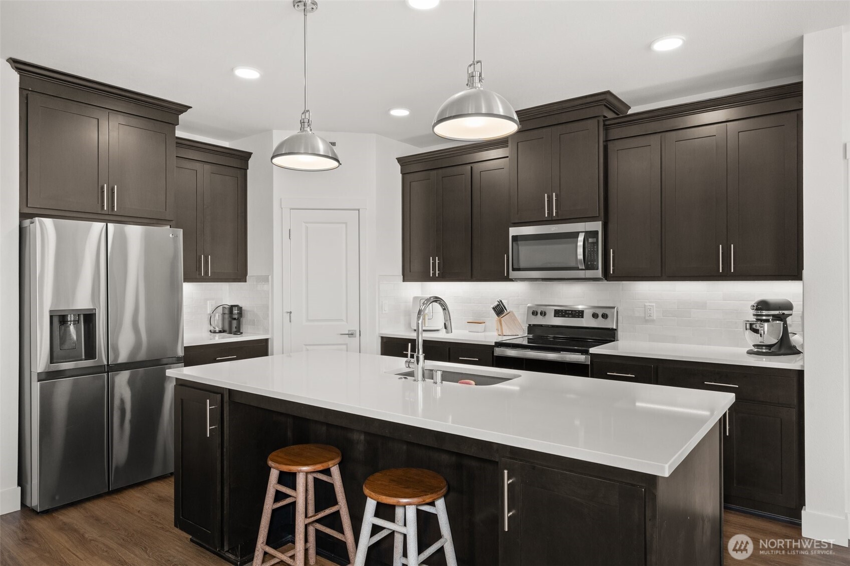 501 Pagget Avenue Winlock, WA 98596 - Photo 10 of 30 a kitchen with stainless steel appliances a sink stove and refrigerator