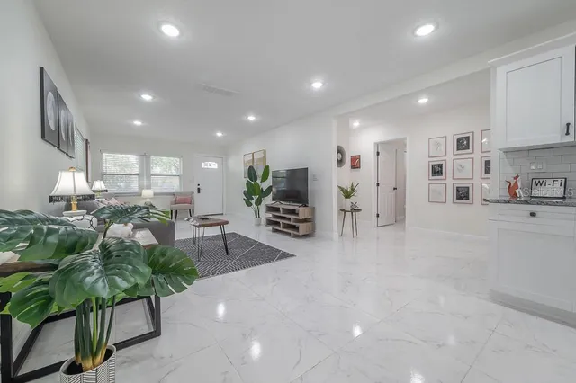 $3,500 | 3112 West Cypress Street, Tampa, FL 33607