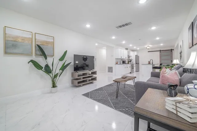 $3,500 | 3112 West Cypress Street, Tampa, FL 33607